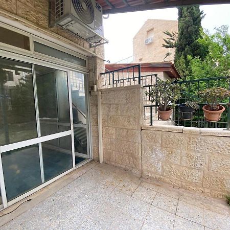 דירת גן מרווחת במיקום מעולה עם נטפליקס חינמי Apartment Ma'ale Adumim Bagian luar foto