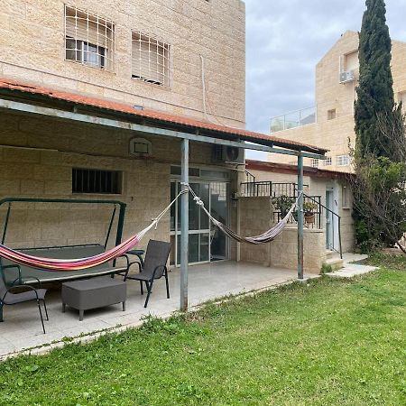 דירת גן מרווחת במיקום מעולה עם נטפליקס חינמי Apartment Ma'ale Adumim Bagian luar foto