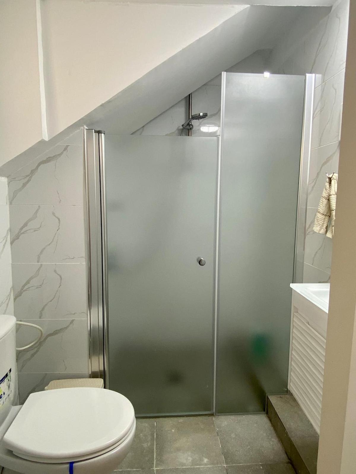 דירת גן מרווחת במיקום מעולה עם נטפליקס חינמי Apartment Ma'ale Adumim Bagian luar foto