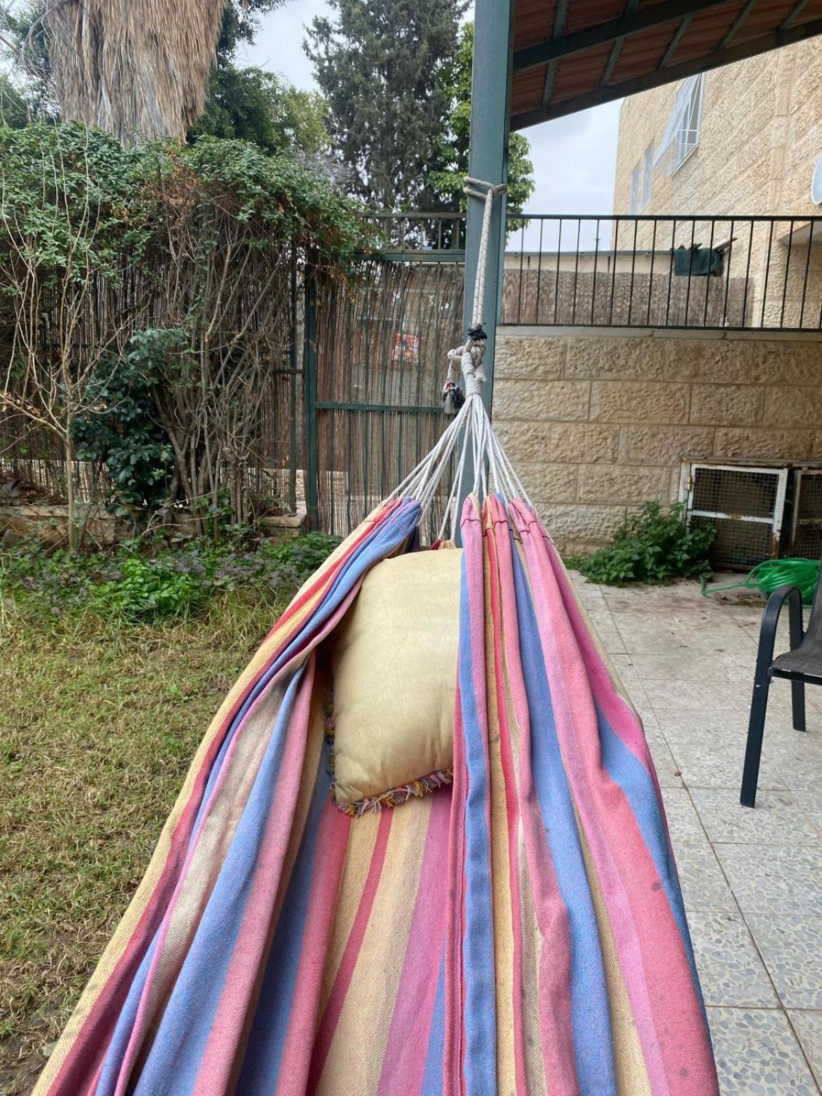 דירת גן מרווחת במיקום מעולה עם נטפליקס חינמי Apartment Ma'ale Adumim Bagian luar foto