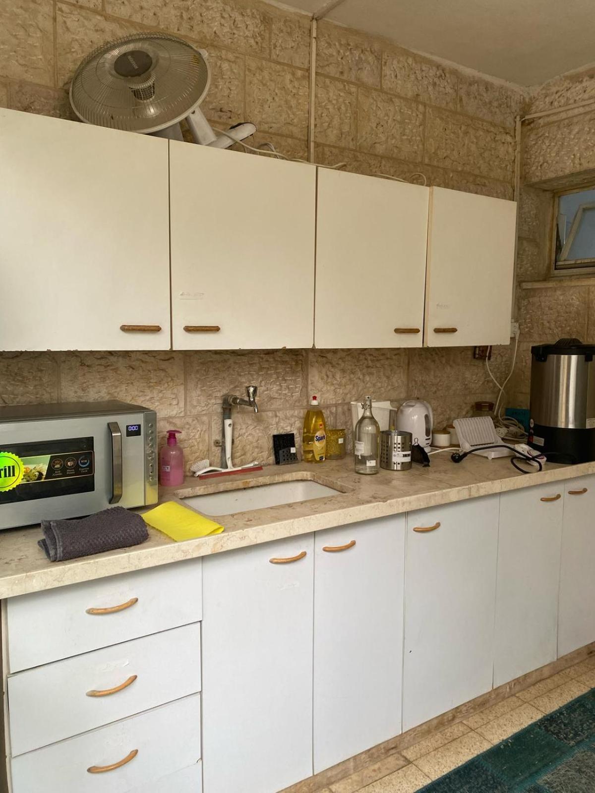 דירת גן מרווחת במיקום מעולה עם נטפליקס חינמי Apartment Ma'ale Adumim Bagian luar foto