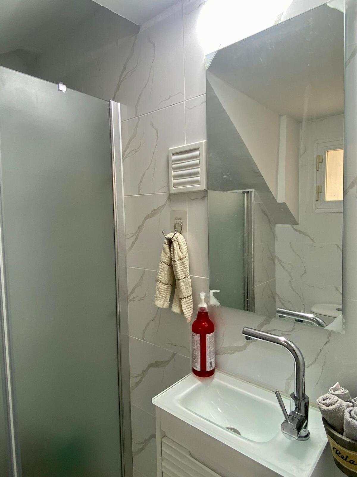 דירת גן מרווחת במיקום מעולה עם נטפליקס חינמי Apartment Ma'ale Adumim Bagian luar foto