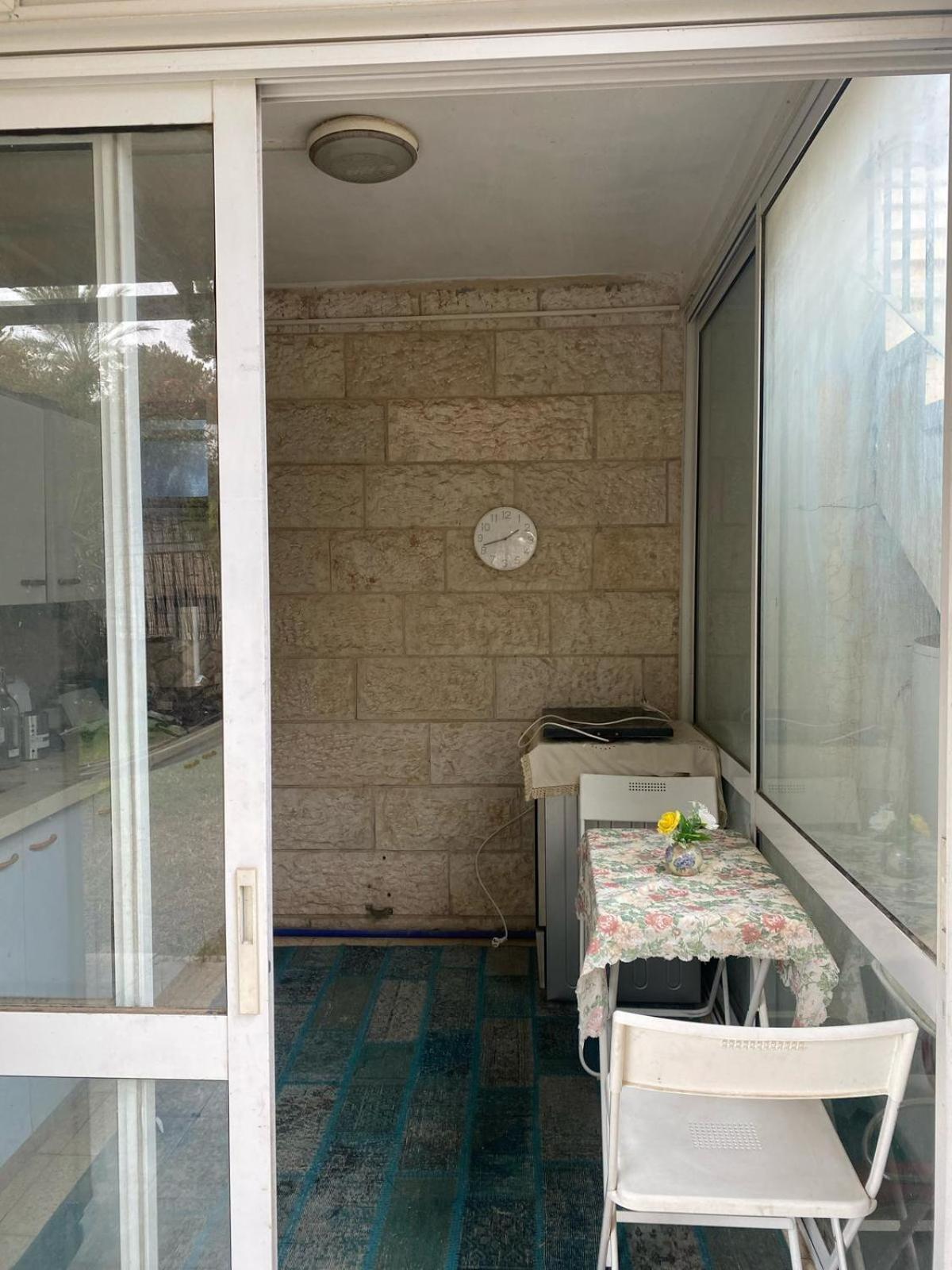 דירת גן מרווחת במיקום מעולה עם נטפליקס חינמי Apartment Ma'ale Adumim Bagian luar foto