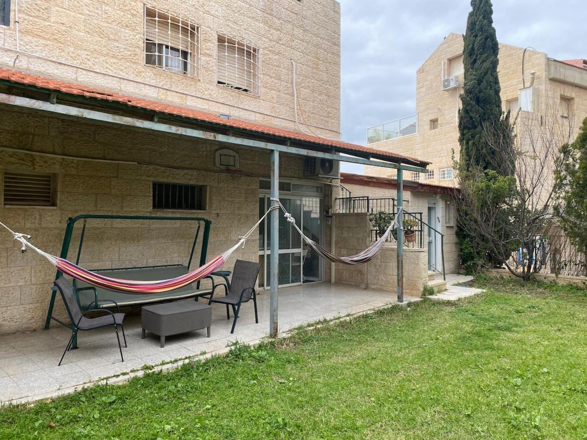 דירת גן מרווחת במיקום מעולה עם נטפליקס חינמי Apartment Ma'ale Adumim Bagian luar foto