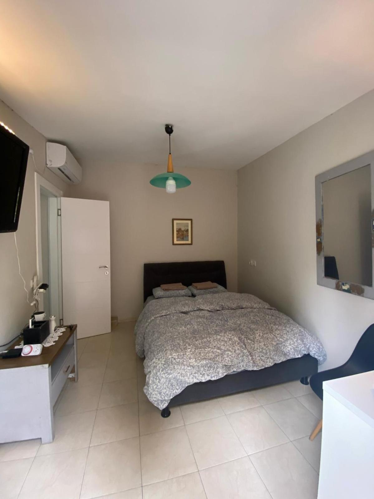 דירת גן מרווחת במיקום מעולה עם נטפליקס חינמי Apartment Ma'ale Adumim Bagian luar foto