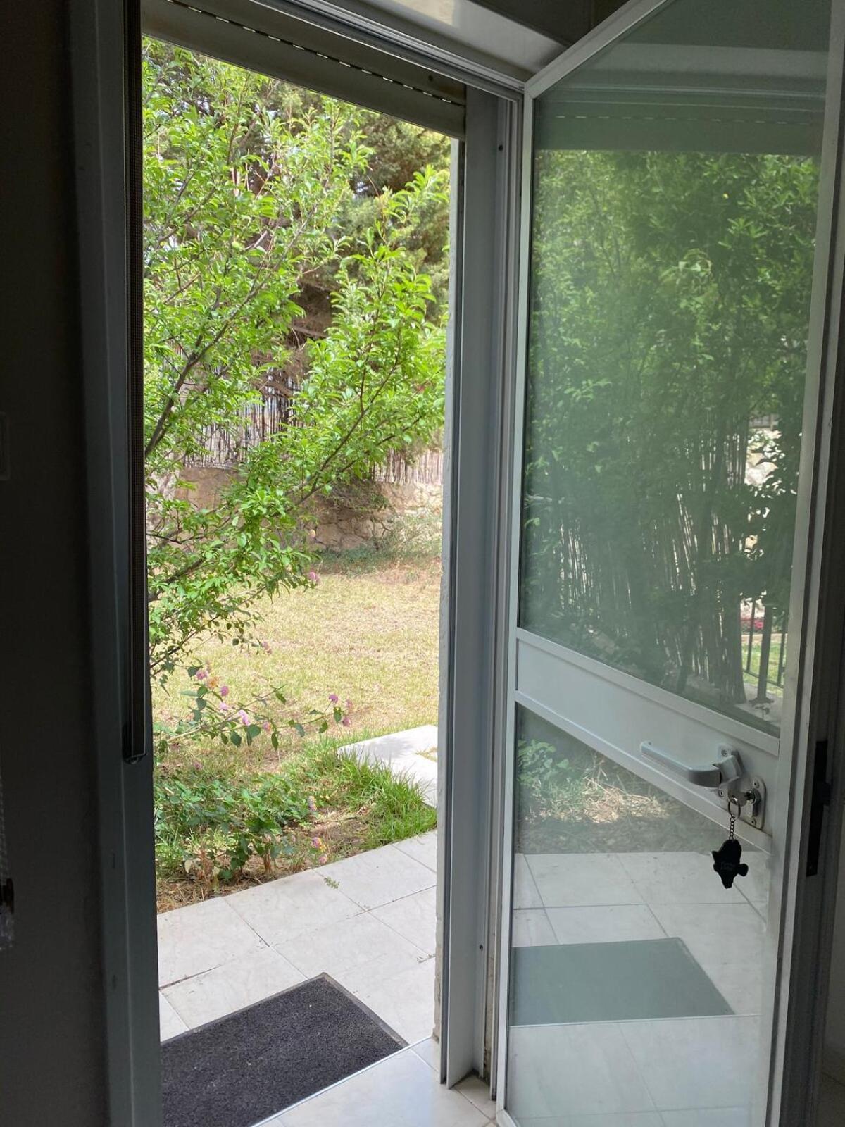 דירת גן מרווחת במיקום מעולה עם נטפליקס חינמי Apartment Ma'ale Adumim Bagian luar foto