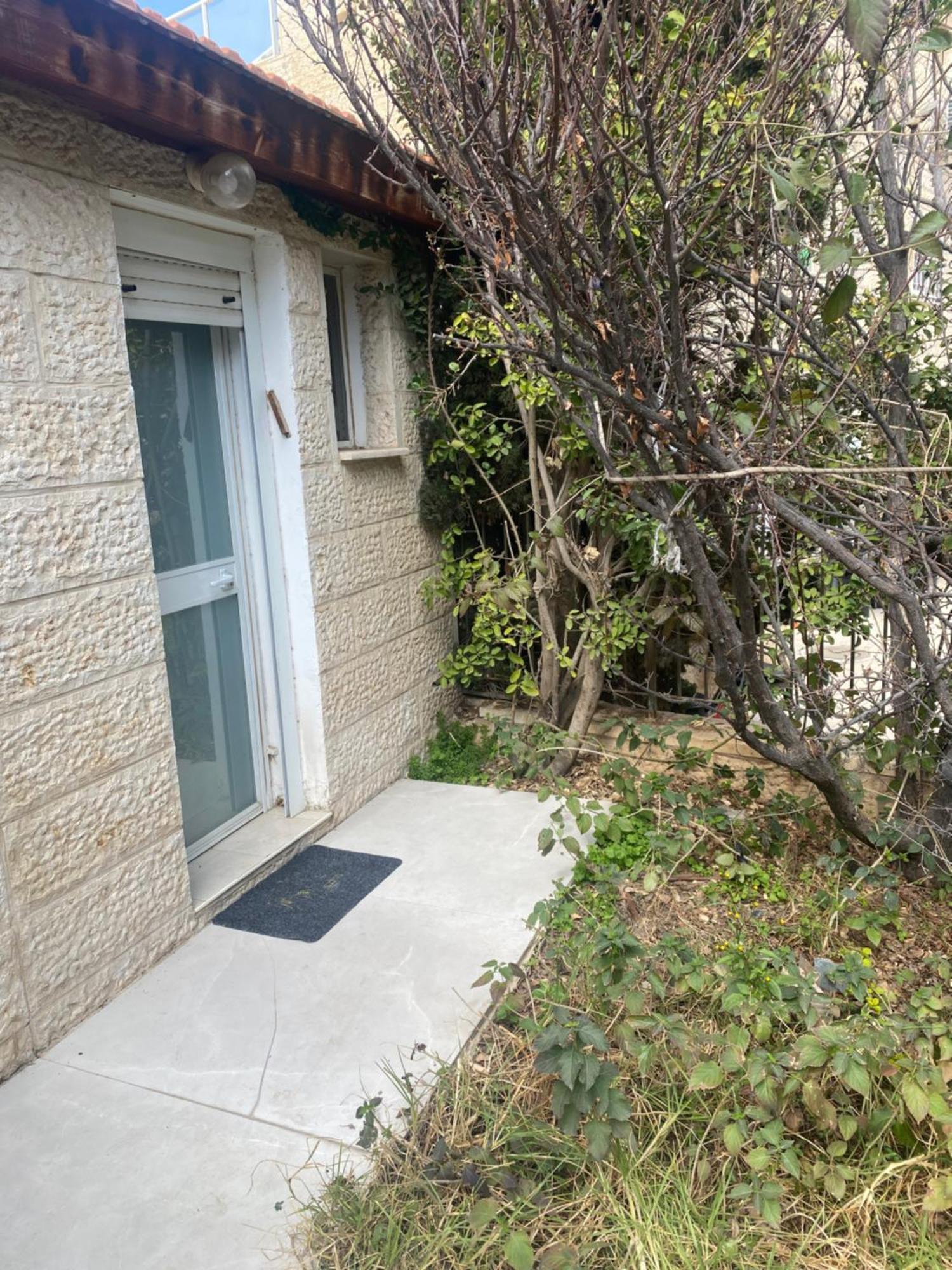 דירת גן מרווחת במיקום מעולה עם נטפליקס חינמי Apartment Ma'ale Adumim Bagian luar foto